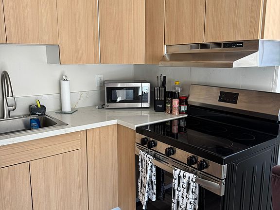 2nd image of 3739 Jewell St #3