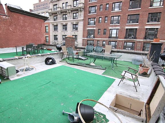 3rd image of 165 W 74th St APT 4