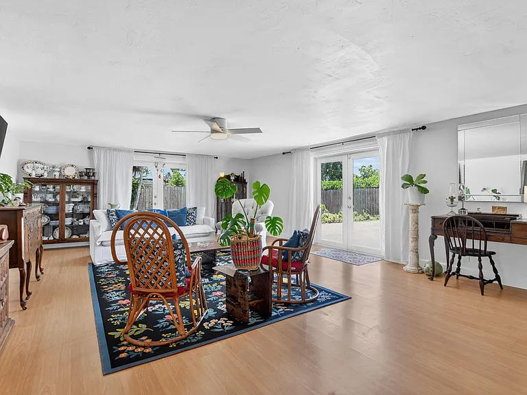 807 SW 3rd St — Photo 11