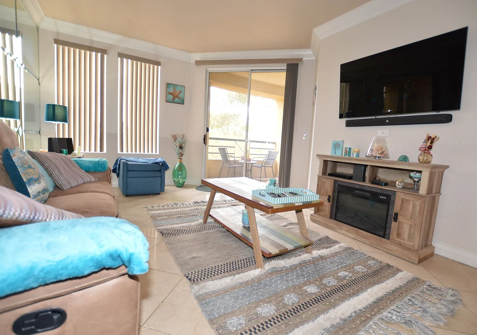Beautiful 2 Bedroom | 2 Bathroom Furnished Condo at the Meridian Private Residences (Gas and Elec... — Photo 1