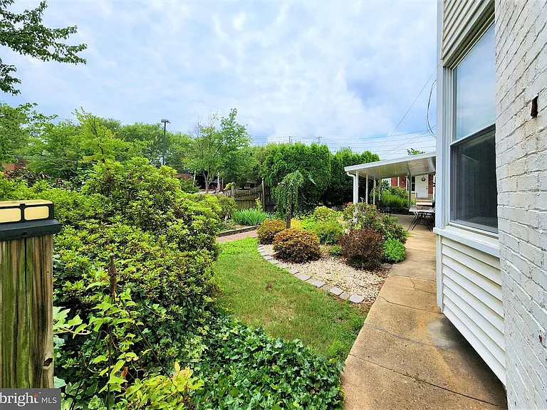 24 Reading Ave — Photo 3
