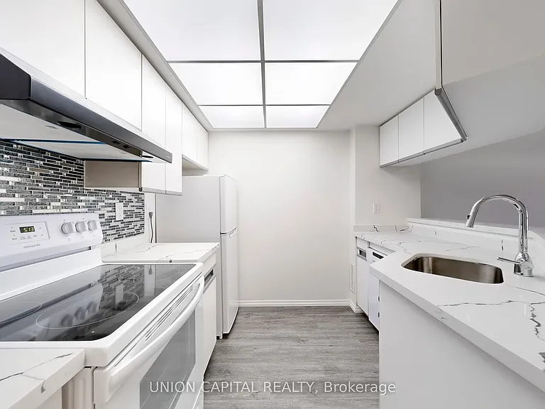 1001 Bay St #1009 — Photo 5
