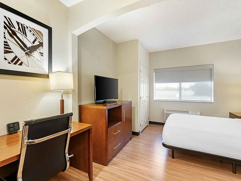 Studio Suite - 1 Queen Bed