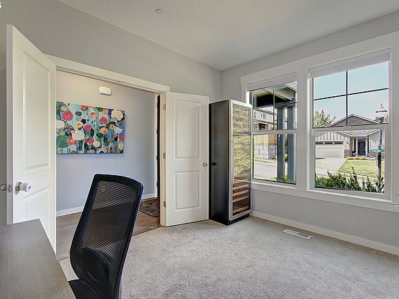 4th image of 2050 NE 41st Ave