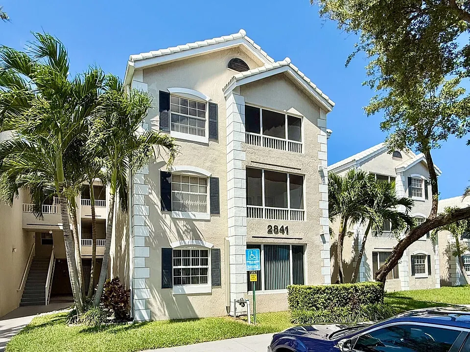 2841 N Oakland Forest Dr #107
