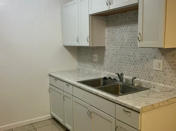 5207 N Knoxville Ave APT 304, Peoria, IL 61614