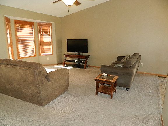 2nd image of 4413 Niblick Dr