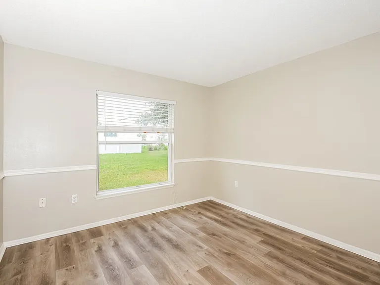 905 Louvre Ct — Photo 13