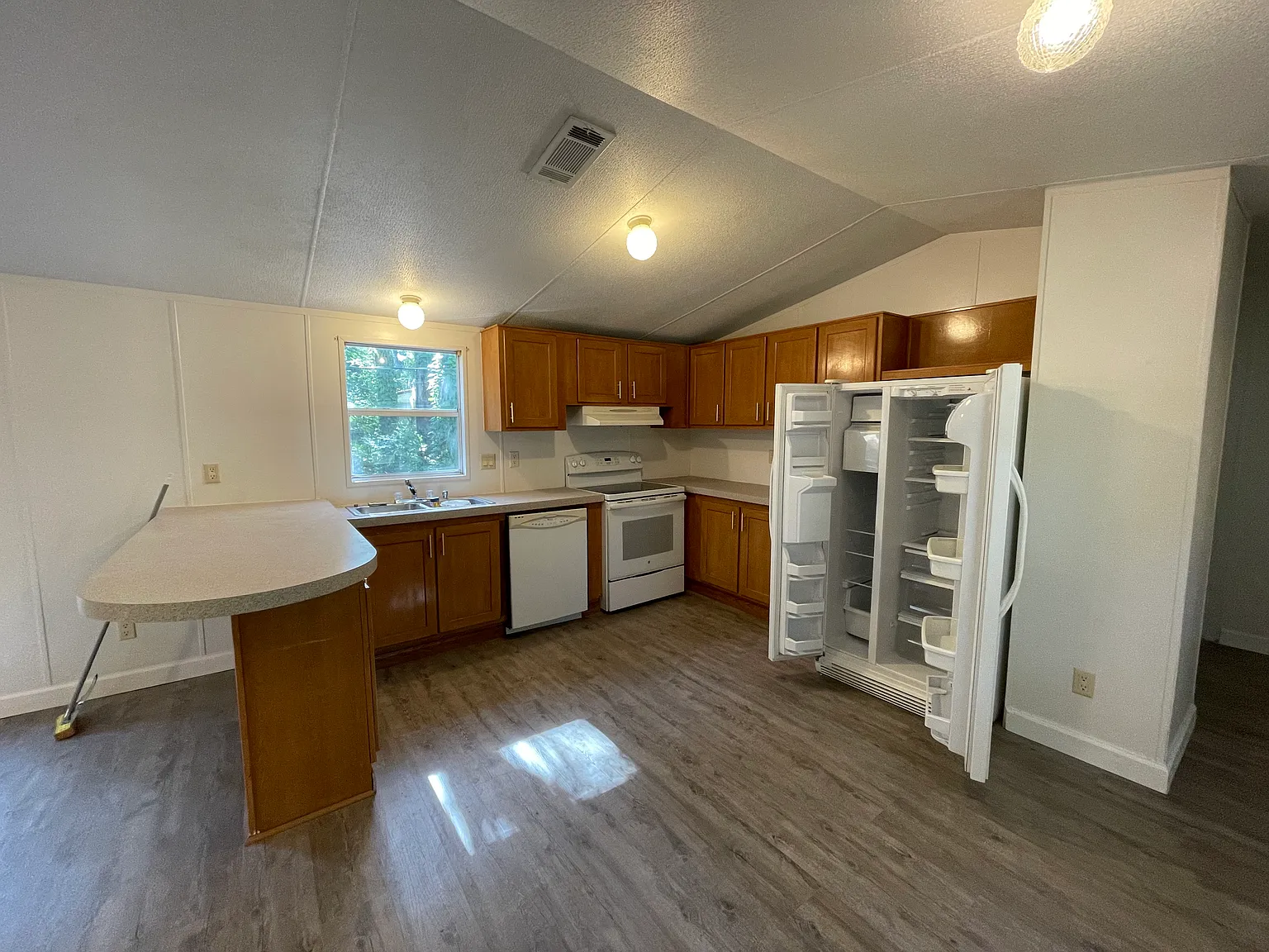 3 bed, 1200 sqft, $1,350 — Photo 4