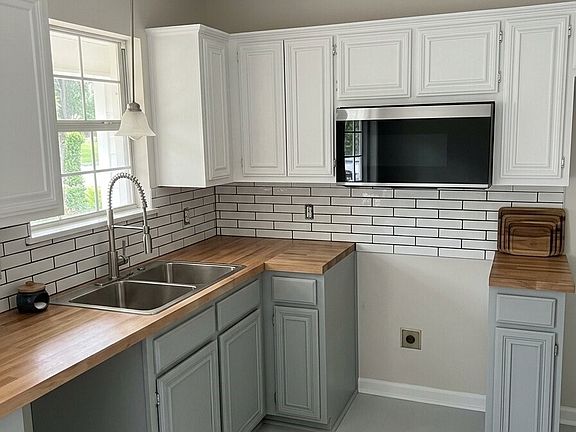 4th image of 1204 Rene Dr