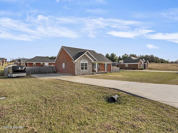 4th image of 403 Browning Ln