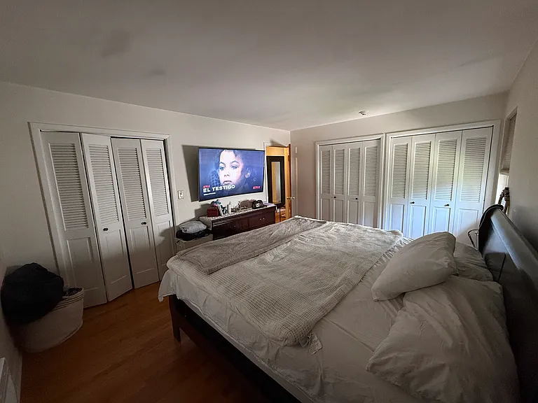 250 Maple St #2 — Photo 11