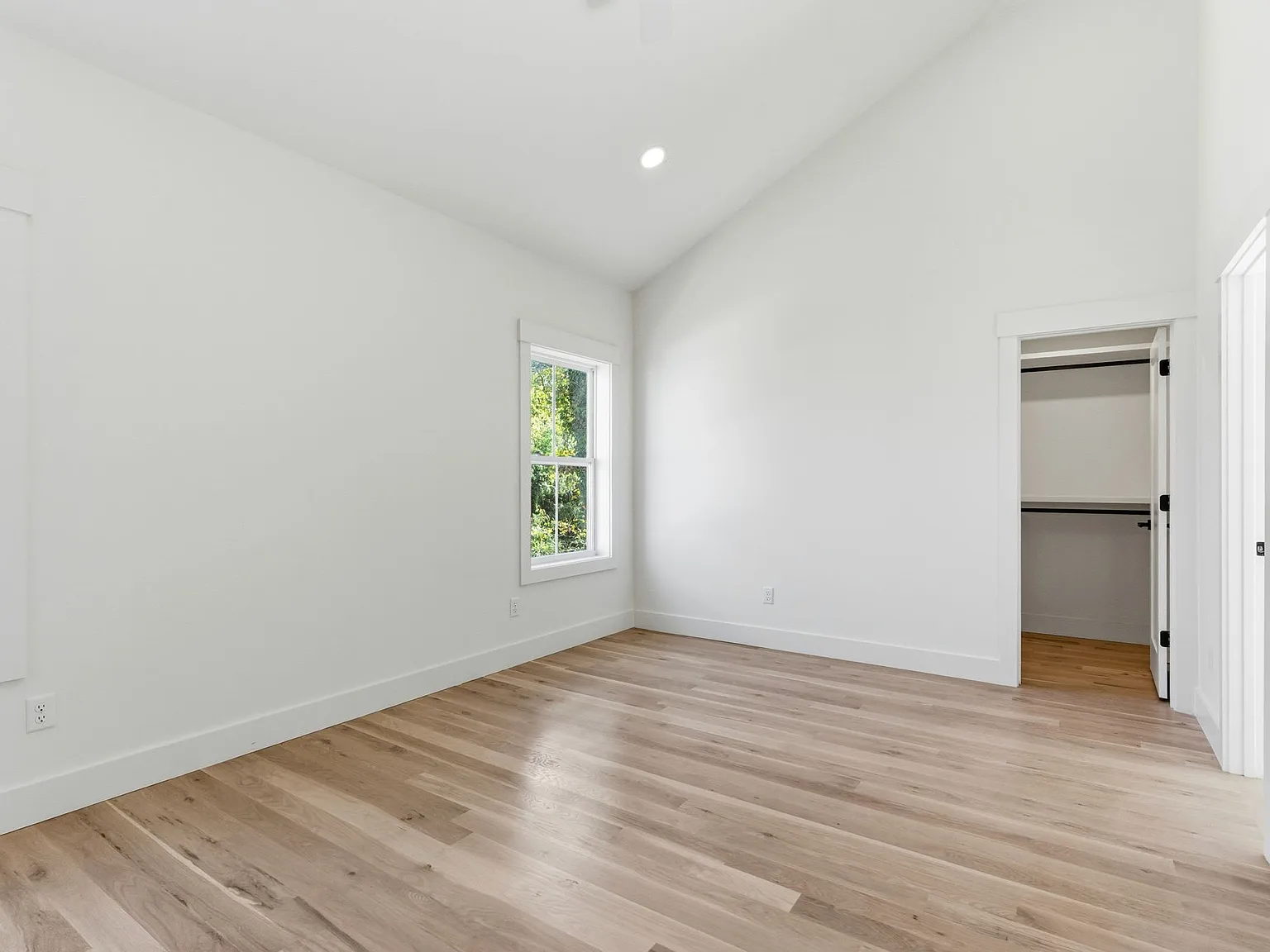 4 bed, 1998 sqft, $2,750 — Photo 4