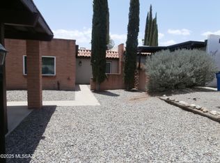 411 W Circulo Del Paladin, Green Valley, AZ 85614