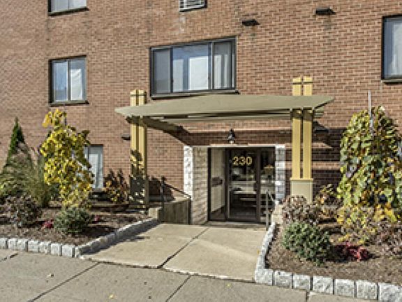 5th image of 100 Babcock St #1