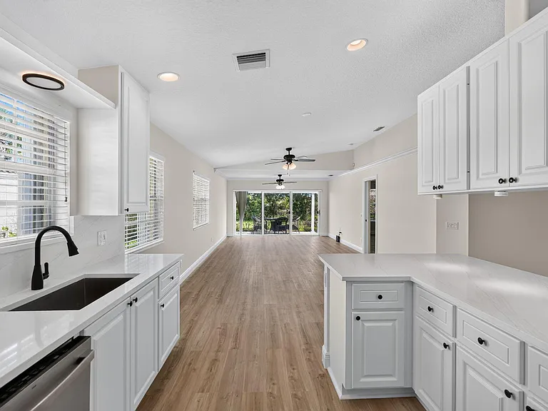 3546 SE Glacier Ter — Photo 19