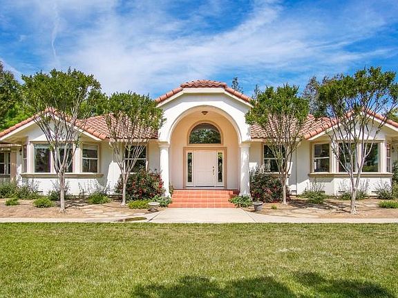 2nd image of 6485 Vineyard Ct