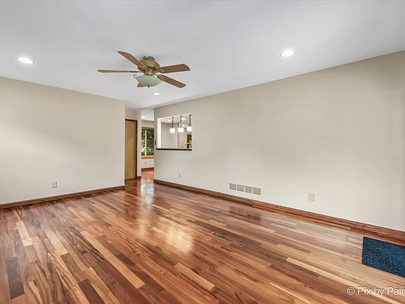 3rd image of 592 Blackhawk Dr