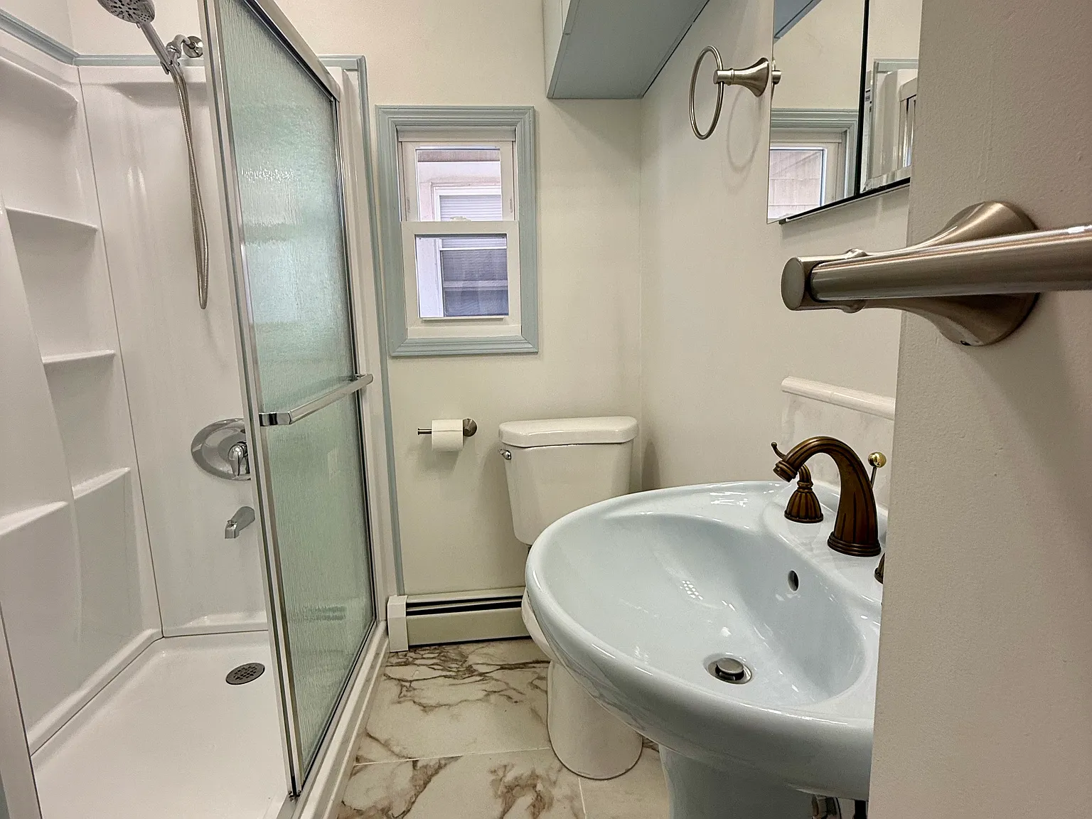 3 bed, $1,950 — Photo 2