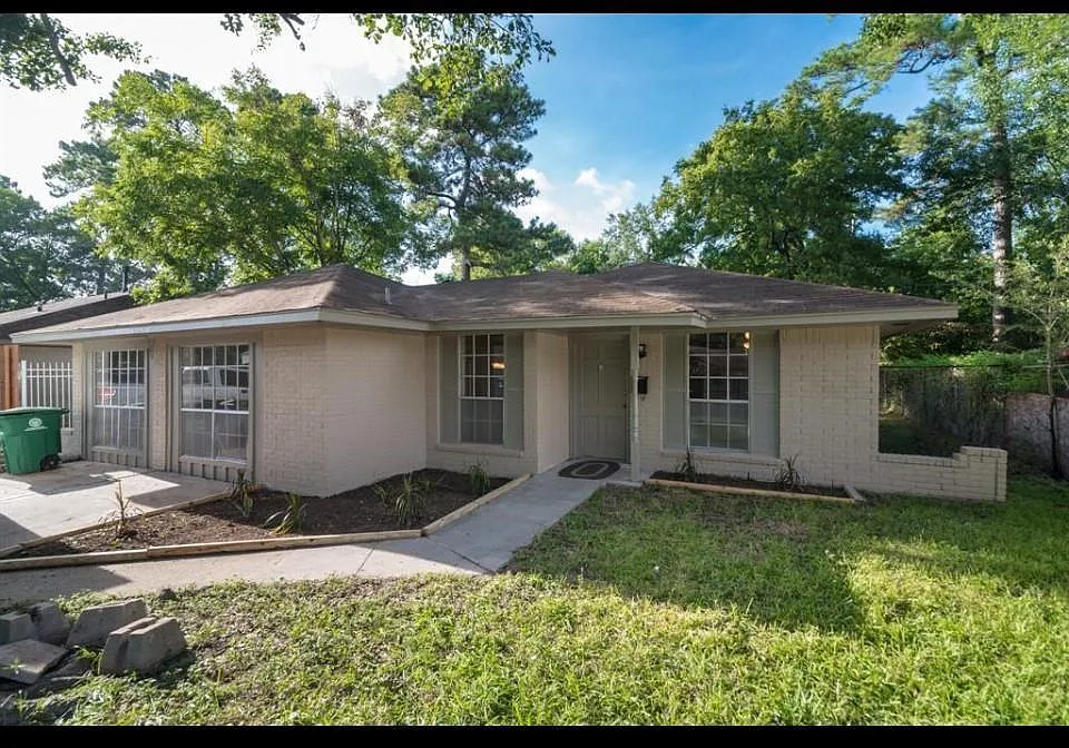 3 bed, 1.0 bath, 1474 sqft, $1,495 — Photo 1