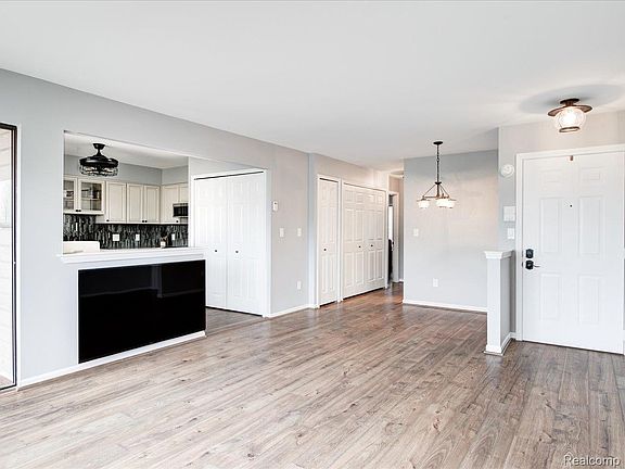 3rd image of 1700 River Rd APT 9