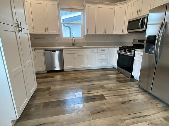 4th image of 3955 S Budlong Ave #1/2