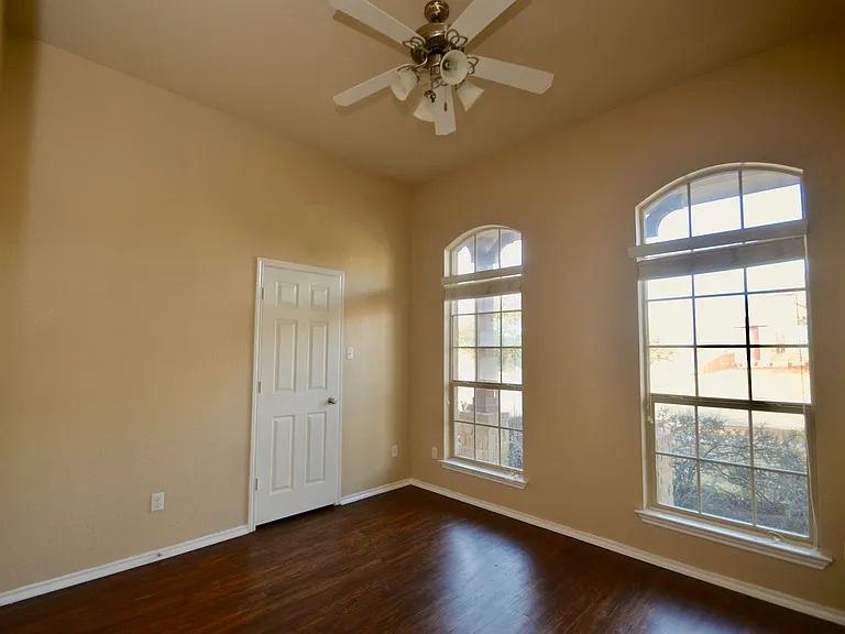 7300 Golden Oak Ln — Photo 12