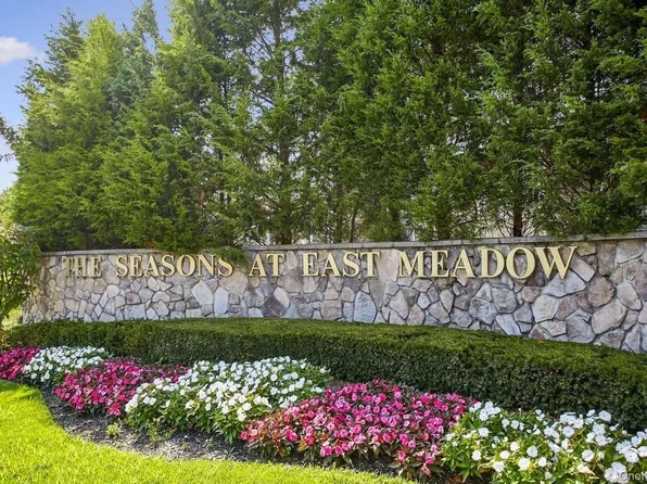 383 Summer Court, East Meadow, NY 11554