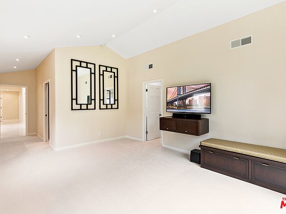 3rd image of 3606 Malibu Country Dr