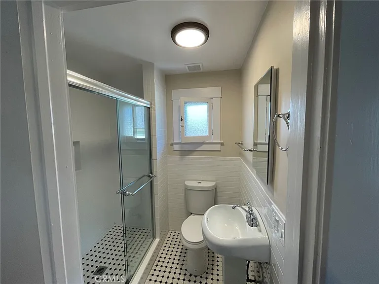 394 S Shaffer St — Photo 24