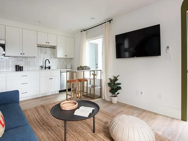 542 Boulevard Pl NE #D — Photo 18