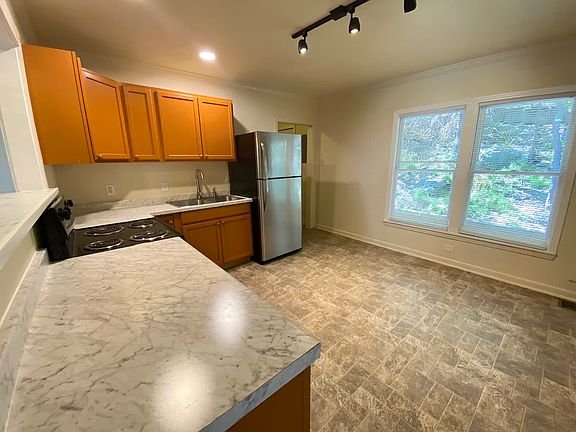 4th image of 828 Burleson St #826