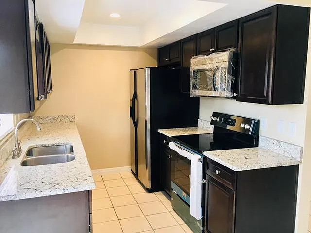 2 bed, 2.5 bath, 1031 sqft, $1,625 — Photo 4