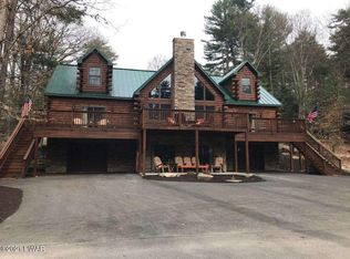 117 N Colony Cove Rd, Tafton, PA 18464