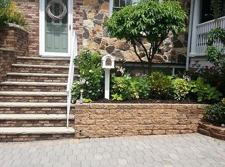 9 Sydney Pl, Staten Island, NY 10306