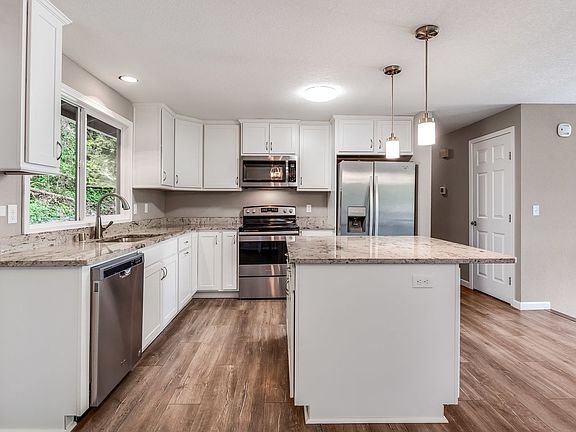 5th image of 1107 NE 200th St