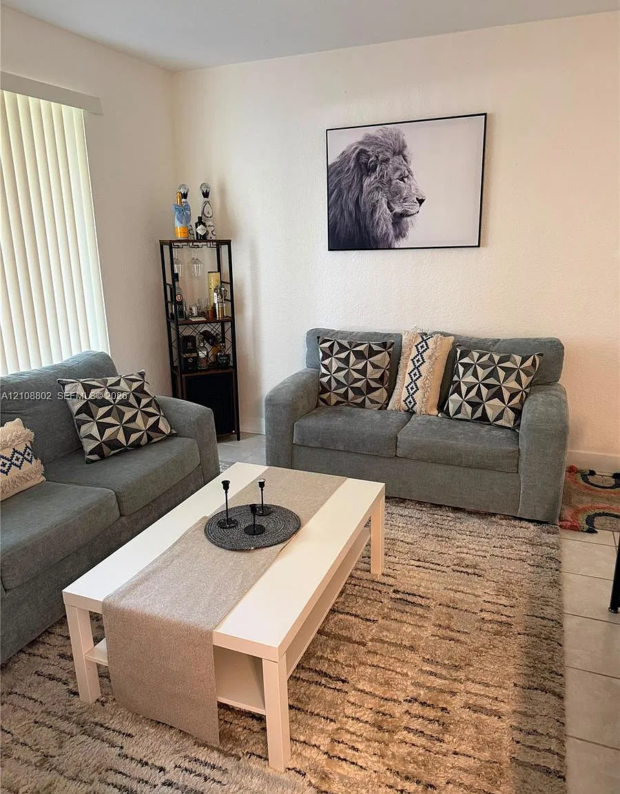 Villas De Tuscany Condo — Photo 3
