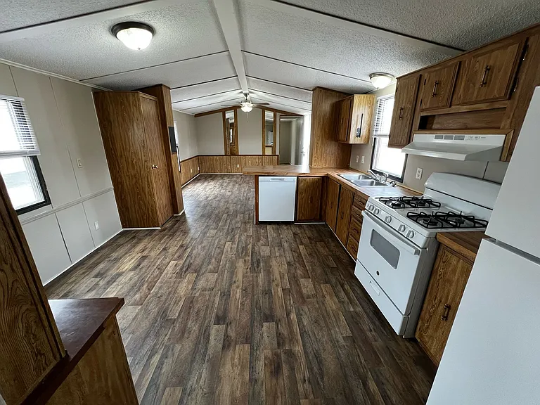 Creekside Village — Photo 26