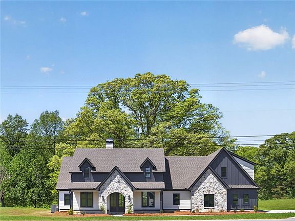4th image of 728 Lake Circle Rd