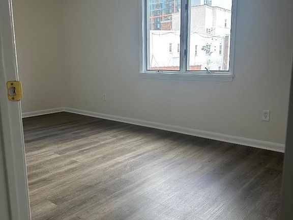 5th image of 46 Ferry St