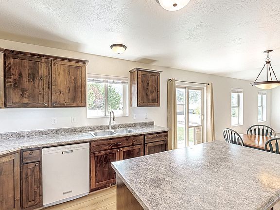 3rd image of 29 W Magellan Ln