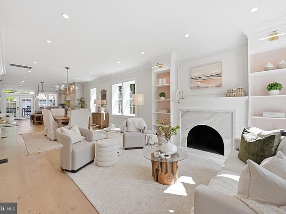 4th image of 4611 43rd Pl NW