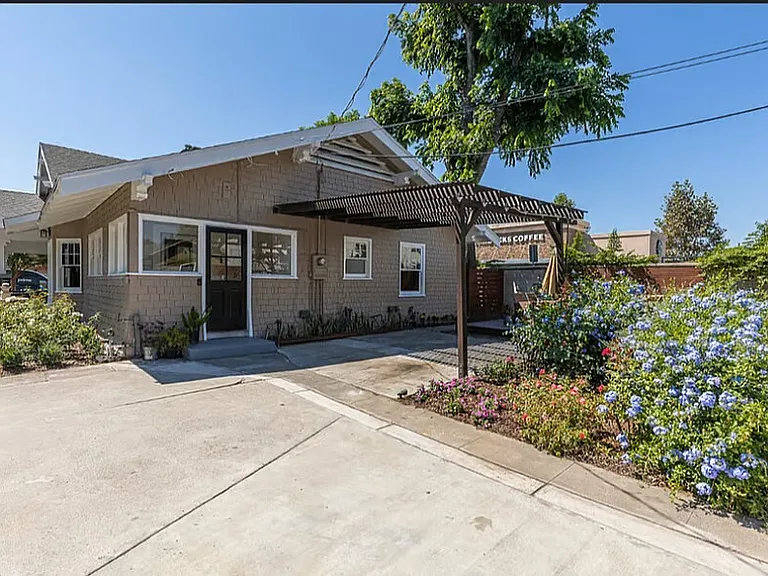 125 E Alvarado St — Photo 14