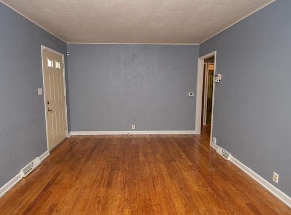 3rd image of 1905 Bergan St