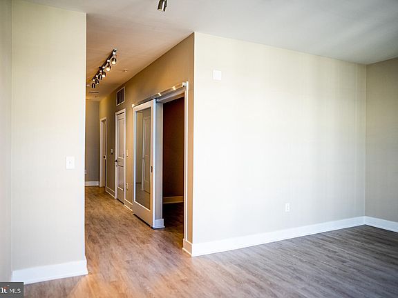 5th image of 145 Riverhaven Dr Unit 422