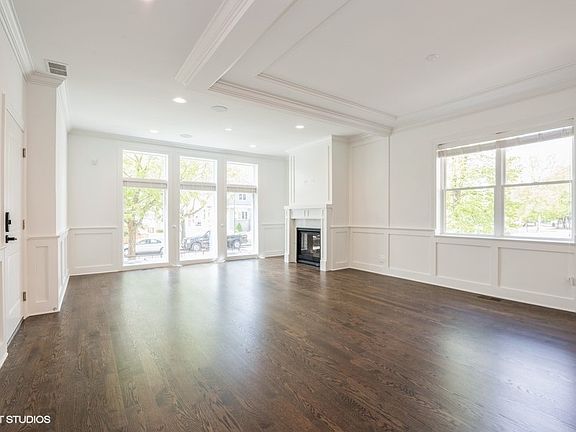 3rd image of 4727 N Winchester Ave #1N