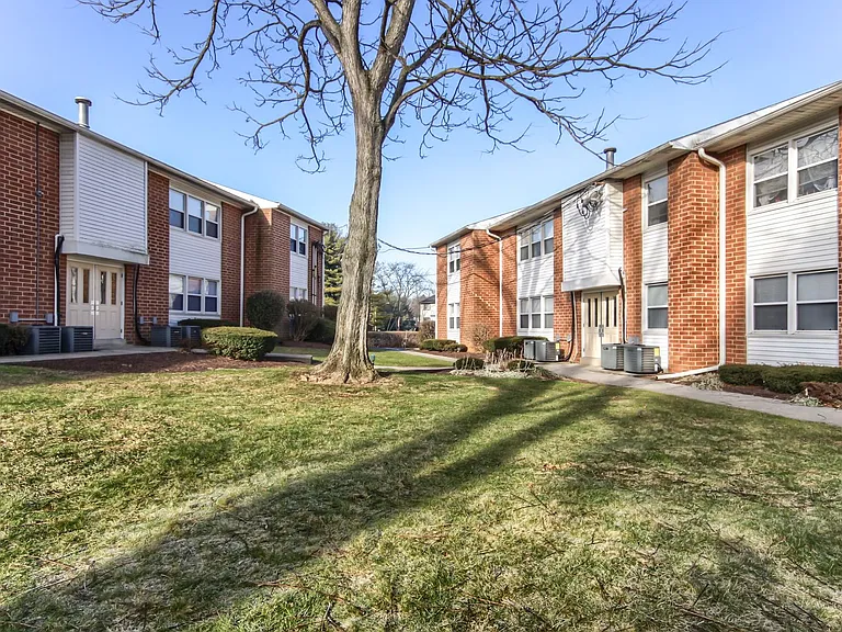Lincoln Apartments — Photo 10