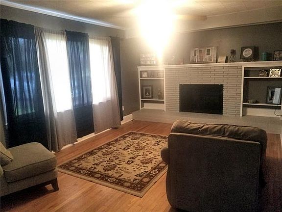 4th image of 427 Clearview Cres