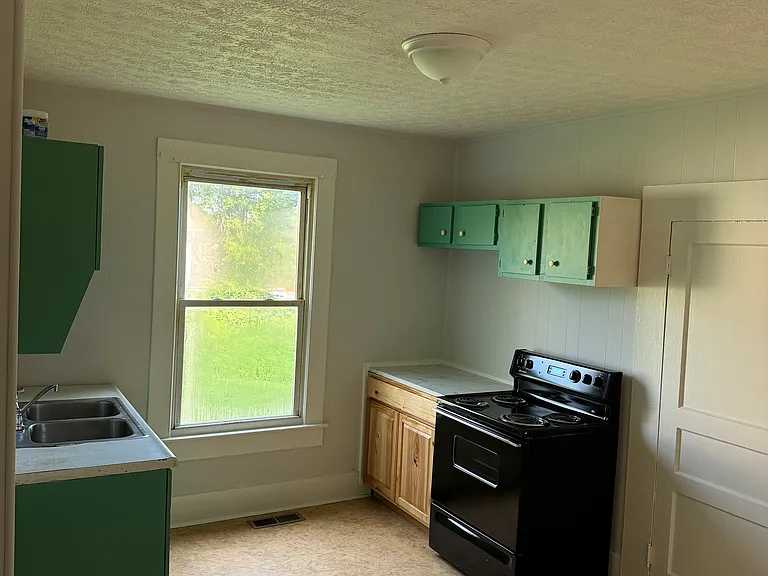 1011 Ford Pl — Photo 5
