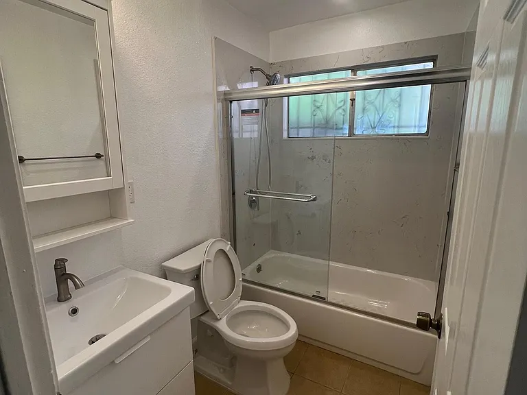 2426 Fern St #D — Photo 12